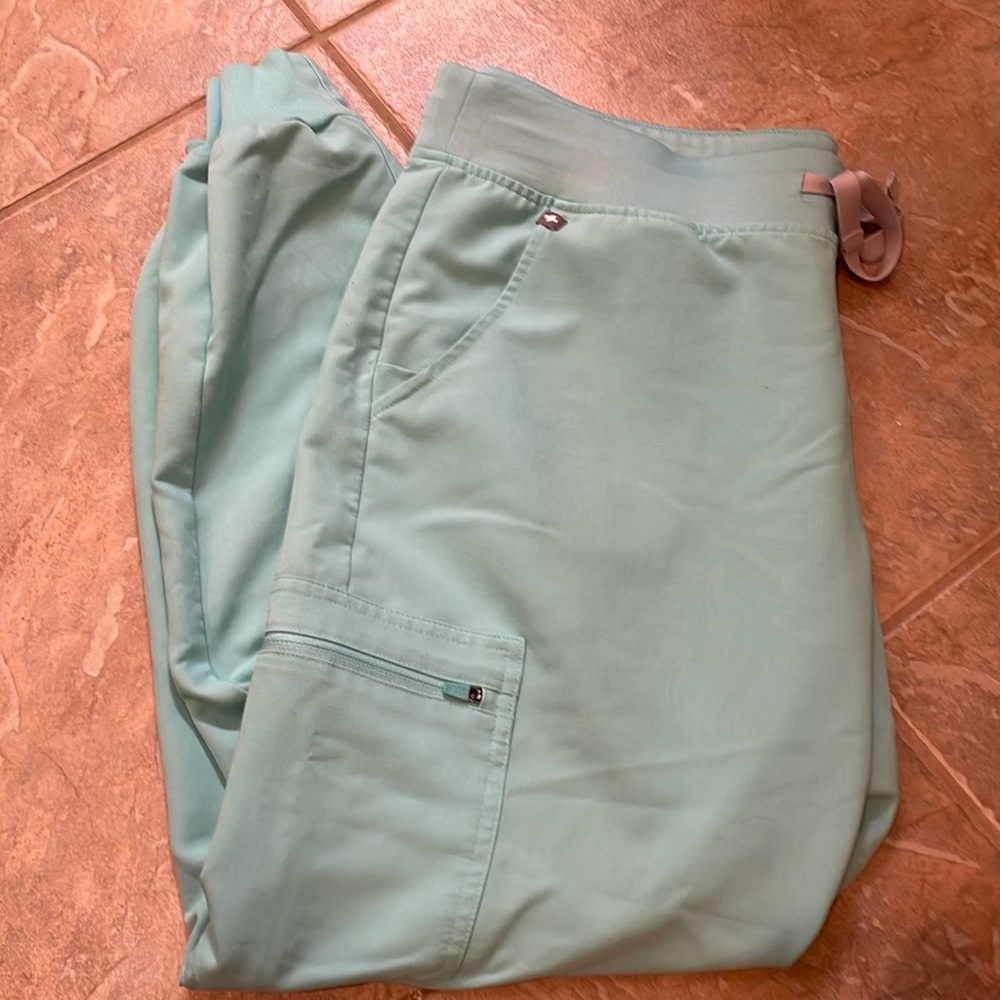 Figs Size Large. Zamora jogger scrub pants